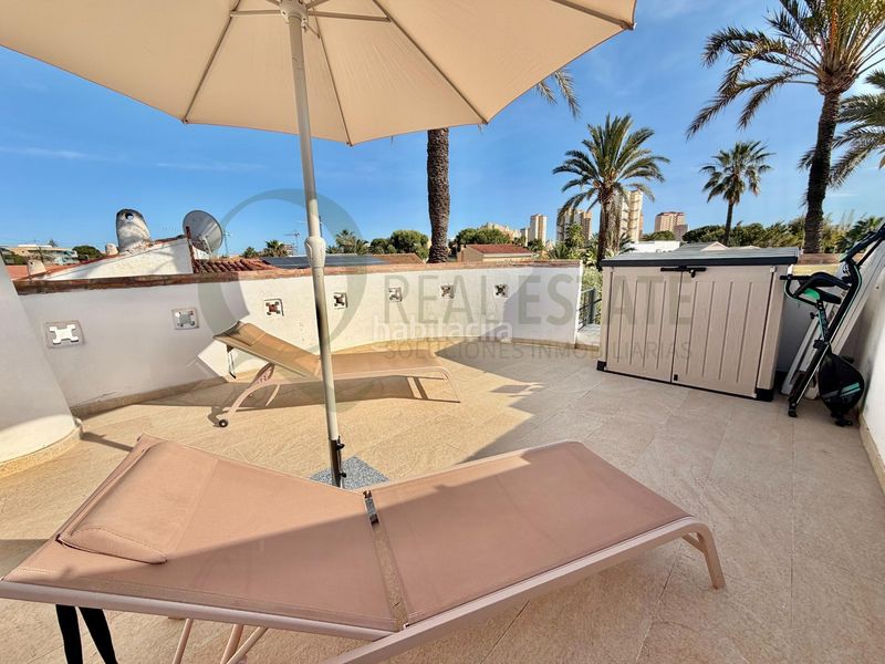 Foto 91c1f9c9-6202-4216-9c2c-b1cd9dac977e. Chalet villa mediterránea con piscina y jardín en muchavista para familias. en Campello (el)