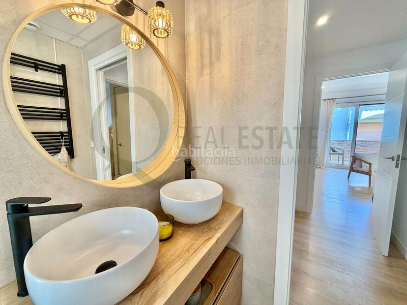 Foto 96aa9dbd-8363-4396-89fb-a0019349df44. Chalet villa mediterránea con piscina y jardín en muchavista para familias. en Campello (el)