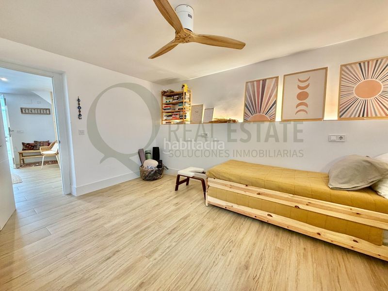 Foto a1915f8a-603b-473d-bc7c-df6617350e58. Chalet villa mediterránea con piscina y jardín en muchavista para familias. en Campello (el)