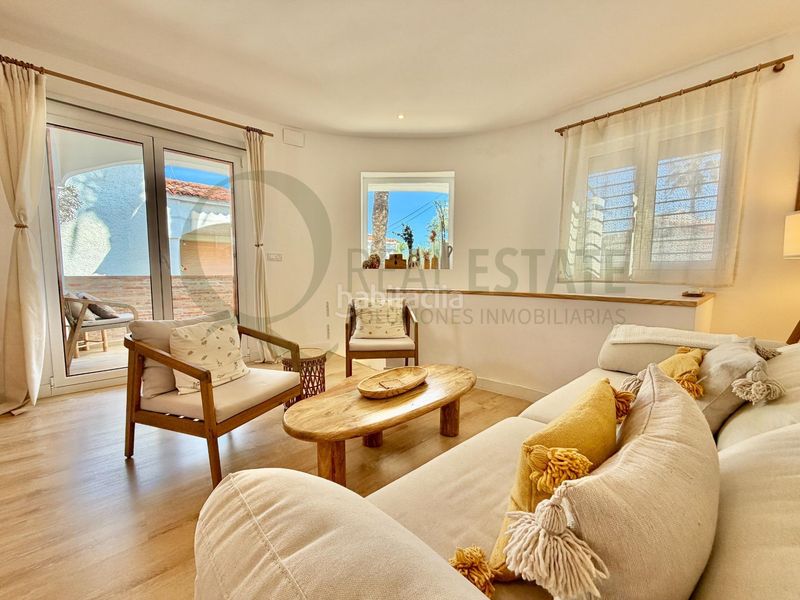 Foto a1a2ab9a-6412-4e75-a637-2d23d78ed22f. Chalet villa mediterránea con piscina y jardín en muchavista para familias. en Campello (el)