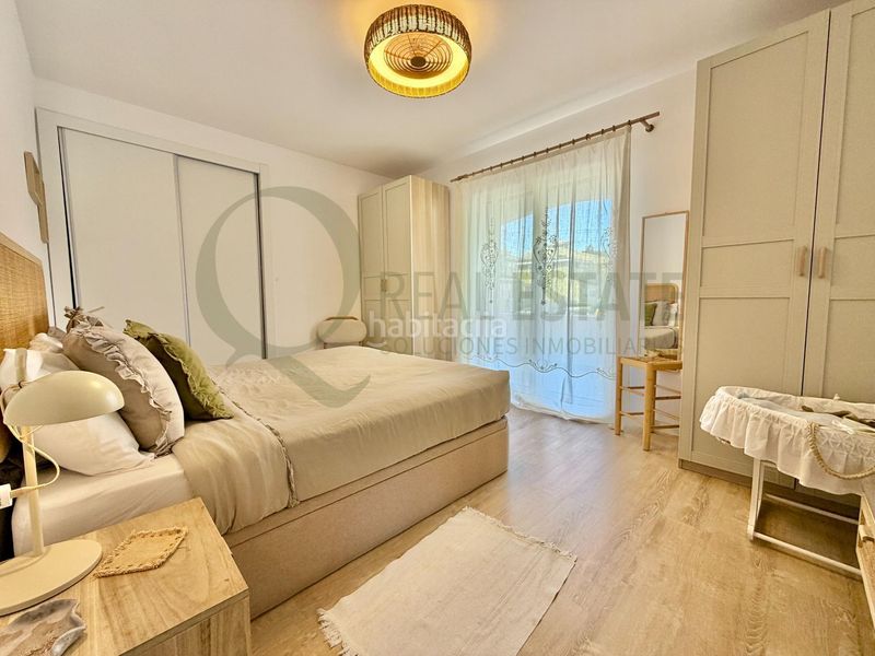 Foto c5717d03-cfb9-4c07-b9ae-0a5b3a4b5319. Chalet villa mediterránea con piscina y jardín en muchavista para familias. en Campello (el)