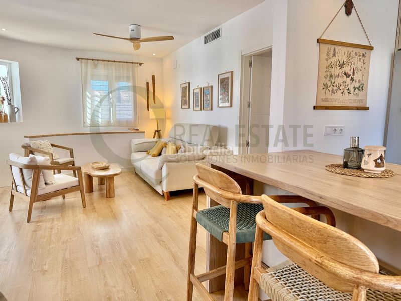 Foto e5f82d22-4a08-4e44-8447-59ba9b6a8e7c. Chalet villa mediterránea con piscina y jardín en muchavista para familias. en Campello (el)