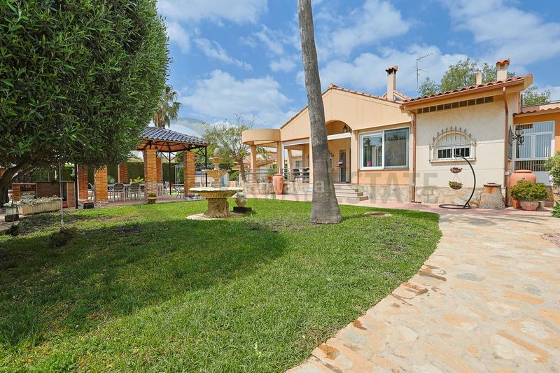 Foto 0fed0e24-5e6d-4169-9908-ff3f4b4792ee. Chalet mit heizung parking in Villafranqueza Alicante