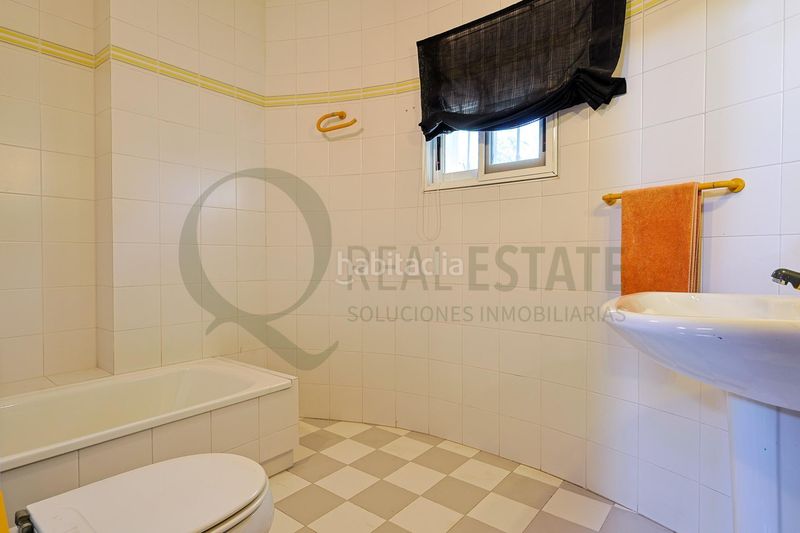 Foto 59b2155b-31b6-4f94-be93-4a61478296c8. Chalet mit heizung parking in Villafranqueza Alicante