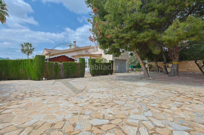 Foto 5d2725a9-4785-420b-aae4-7991976da1a4. Chalet mit heizung parking in Villafranqueza Alicante