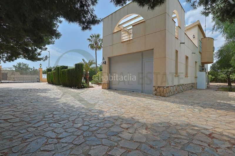 Foto c4fb2837-022c-4ade-926e-a28f5d590791. Chalet mit heizung parking in Villafranqueza Alicante