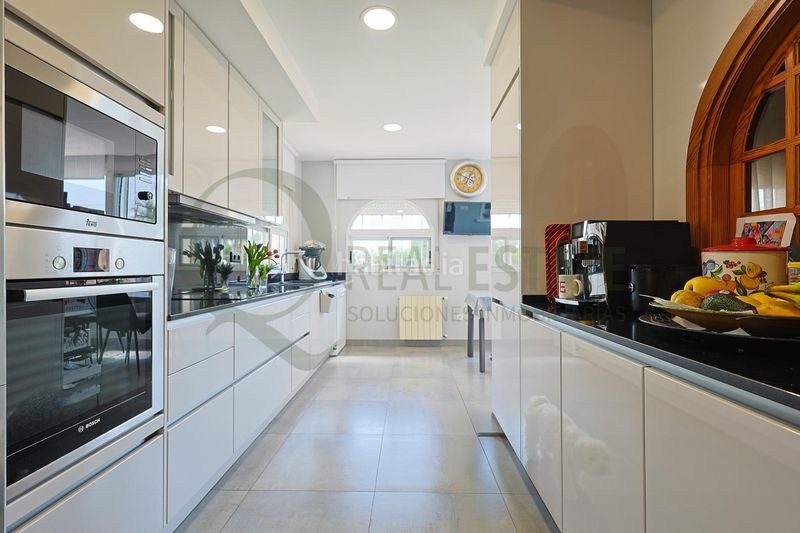 Foto f35cd40f-2d4f-4ad0-86ee-86f26dad9d87. Chalet mit heizung parking in Villafranqueza Alicante