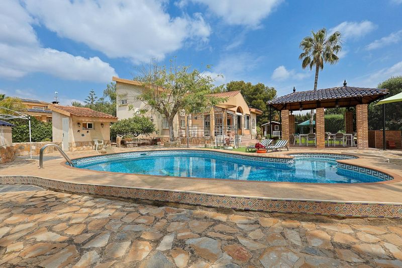 Foto f8606973-ef00-4d15-8209-81b3a9f62de6. Chalet mit heizung parking in Villafranqueza Alicante