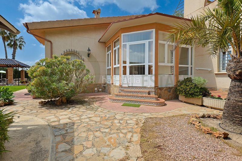 Foto faa2db39-3395-45ca-8ec3-37ff6b47fe8f. Chalet mit heizung parking in Villafranqueza Alicante