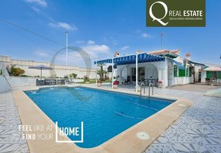 Xalet  Calle calle bah�a. Chalet independiente en esquina con piscina privada y sol�rium e