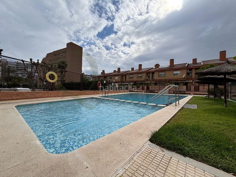 Foto 087d438c-d8e8-49e8-bcec-a5d677e4c621. Casa adossada amb calefacció aparcament piscina a Alicante