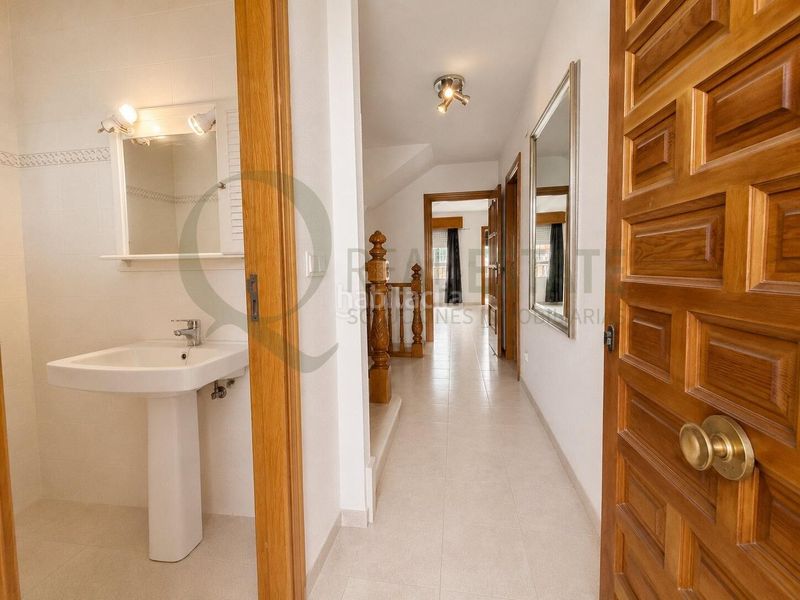 Foto 577ba1d7-17ce-4b0e-9838-5331139b2020. Casa adossada amb calefacció aparcament piscina a Alicante