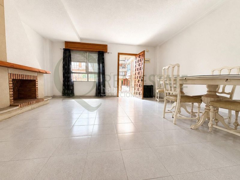 Foto c8c2044a-8675-4dd8-b43c-a85c1ddf19fd. Casa adossada amb calefacció aparcament piscina a Alicante