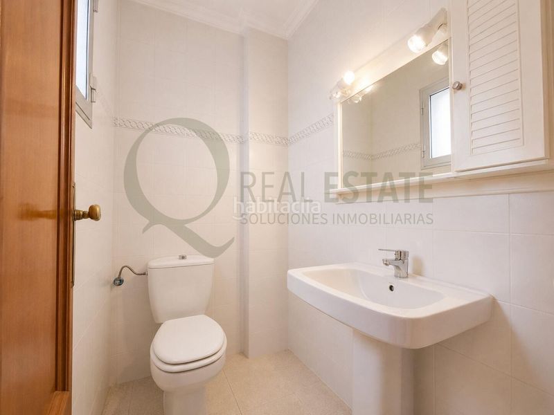 Foto e68faec7-5eaf-4335-8a9a-bcff0ddf12f3. Casa adossada amb calefacció aparcament piscina a Alicante