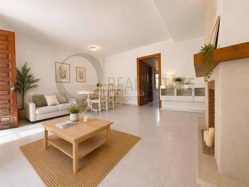 Foto f975692a-c66d-4b05-aadc-948175621f80. Casa adossada amb calefacció aparcament piscina a Alicante