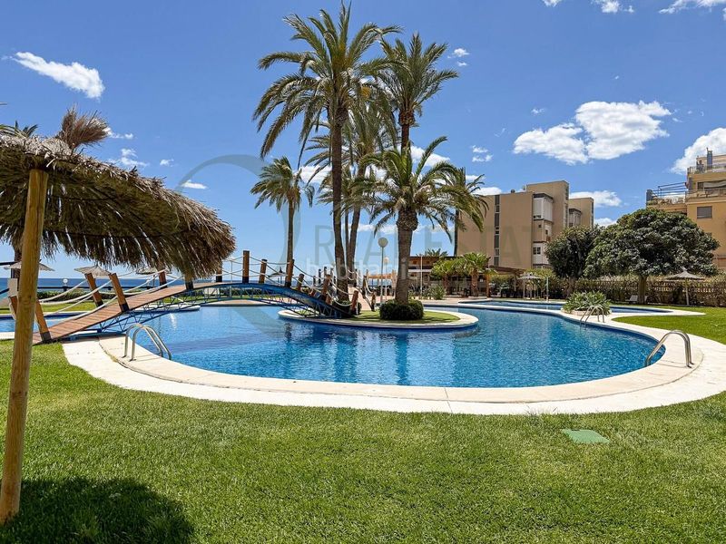 Foto d99ea858-db42-41db-8a9c-e8f9c32978fe. Pis amb calefacció aparcament piscina a Playa Muchavista Campello (el)