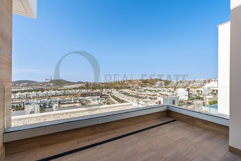 Foto 3d1a69ce-4f9e-4d53-93e3-4d0703f815e0. Xalet amb calefacció aparcament piscina a Via Parque Benidorm