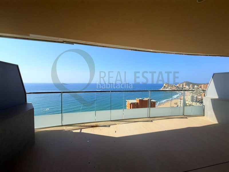 Foto 3020dd18-bf5f-45b6-b89f-3f2a655d47d5. Piso icono de lujo en costa blanca diseño hitech, vistas infinitas al mar y máxima privacidad en Benidorm