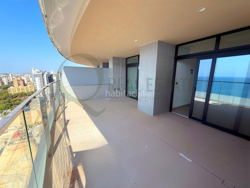 Foto 747a1f84-713a-438f-9ce5-3efa03d1c2a5. Piso icono de lujo en costa blanca diseño hitech, vistas infinitas al mar y máxima privacidad en Benidorm