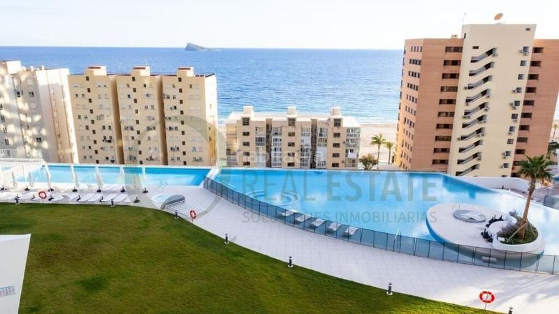 Foto aff38a68-c6bb-4dec-bed3-2e3cf83228c0. Piso icono de lujo en costa blanca diseño hitech, vistas infinitas al mar y máxima privacidad en Benidorm