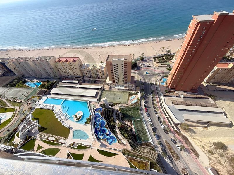 Foto bfed231f-6d2f-4dfc-800c-b58f6db0d021. Piso icono de lujo en costa blanca diseño hitech, vistas infinitas al mar y máxima privacidad en Benidorm