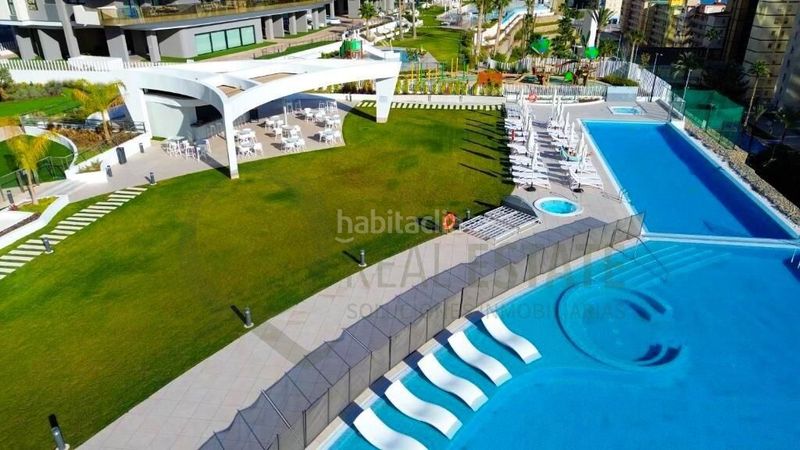 Foto d1e15f6c-9492-4384-8b3e-40d525419fa3. Piso icono de lujo en costa blanca diseño hitech, vistas infinitas al mar y máxima privacidad en Benidorm
