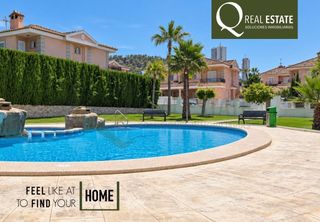 Doppelhaus  Avenida avenida malta. Chalet pareado en sierra helada con piscina privada, jardín y zo