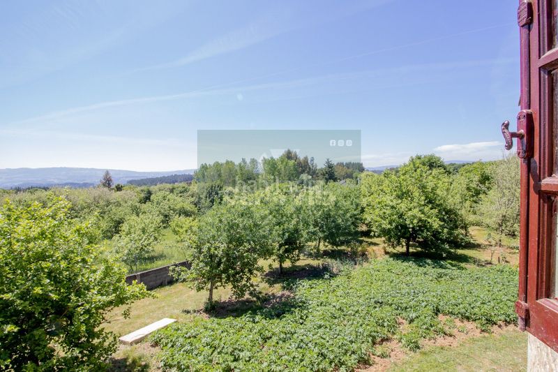 Foto 6214b085-5219-4975-831b-69882a385056. Chalet con parcheggio in Guntín