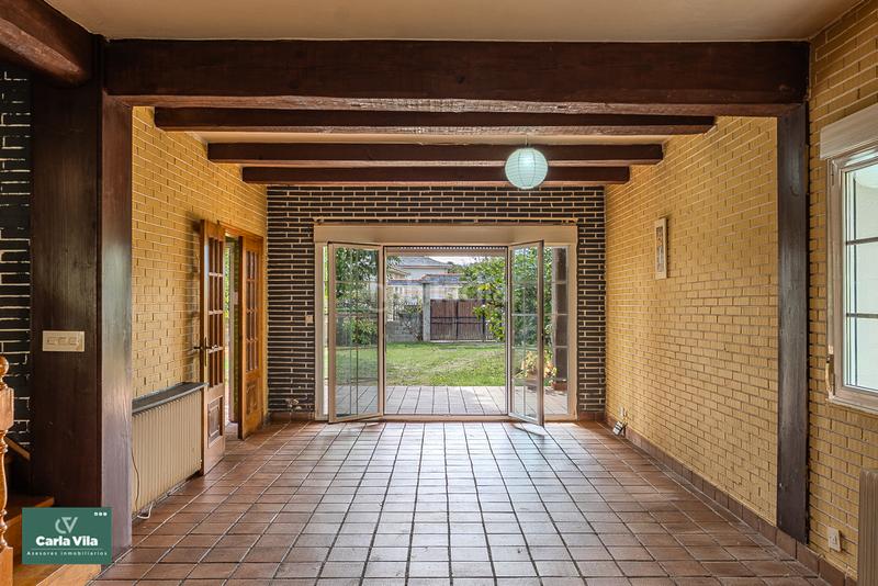 Foto 1549e40e-9dfb-42bc-a1c6-ee0bdaceb7de. Chalet avec cheminée chauffage parking piscine dans Lugo