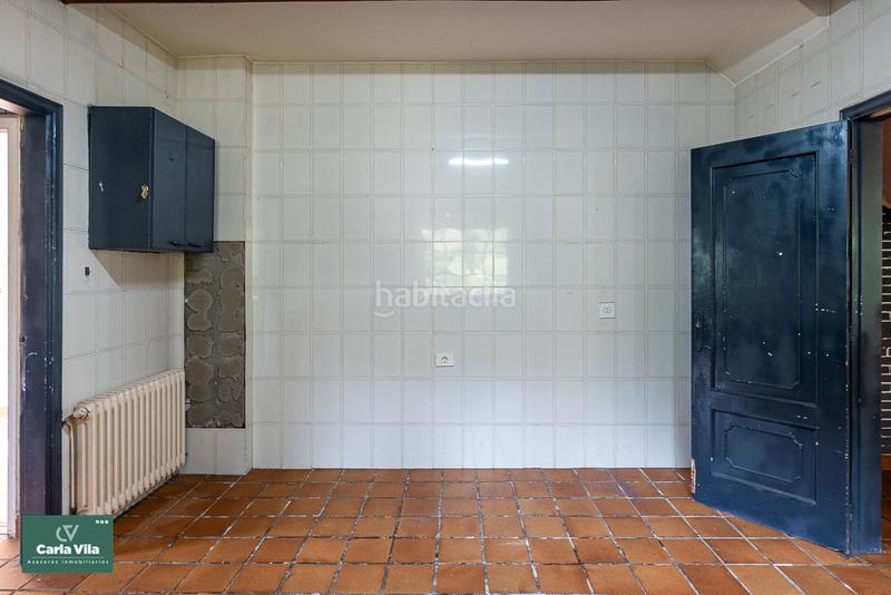 Foto bfc7585b-d4cd-4adc-8d3b-312e4870c25c. Chalet avec cheminée chauffage parking piscine dans Lugo