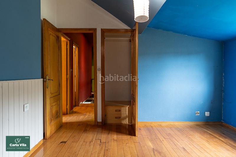 Foto d8f5b87d-6b80-48d5-a194-da72c6b76938. Chalet avec cheminée chauffage parking piscine dans Lugo