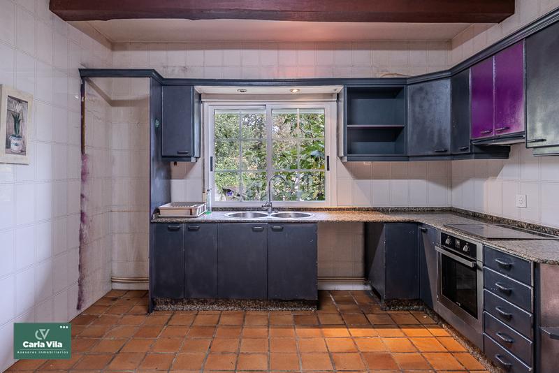 Foto de457220-9aad-4fb4-a07d-faf93b0e2944. Chalet avec cheminée chauffage parking piscine dans Lugo