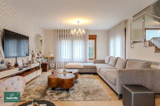 Chalet  Lugar urbanizacion campiña. Chalet reformado en urbanización a campiña