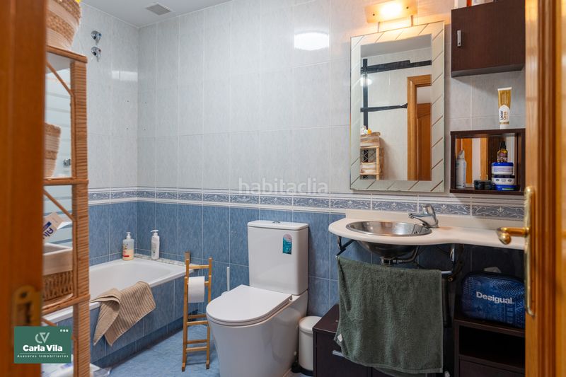 Foto 8035b336-5298-4f71-84cb-41d2da7f07be. Casa aparellada amb xemeneia calefacció aparcament piscina a Lugo