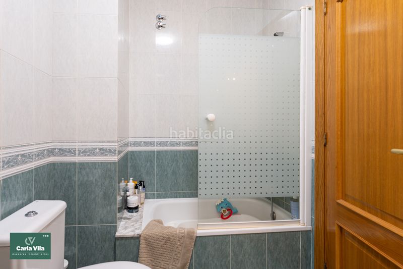 Foto ae88355e-fc40-40a3-bb01-805d77cc0481. Casa aparellada amb xemeneia calefacció aparcament piscina a Lugo