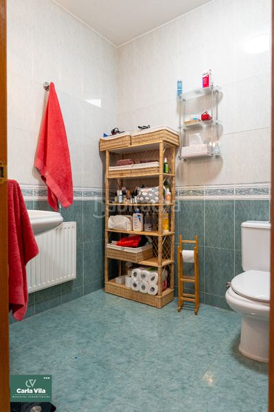 Foto b11e3da7-712b-45bf-9cf9-76ed65959015. Casa aparellada amb xemeneia calefacció aparcament piscina a Lugo