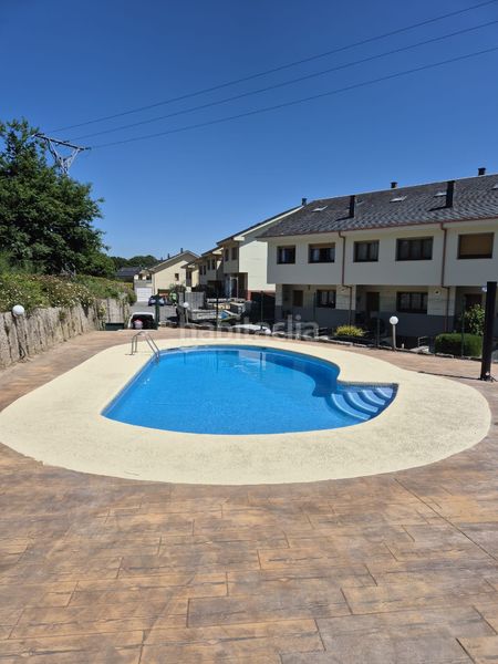 Foto c7fb391f-b144-4591-8573-1036268c3a75. Casa aparellada amb xemeneia calefacció aparcament piscina a Lugo