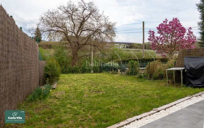 Foto d89bbb64-ac71-4228-9a6d-88cb4ce5e894. Casa aparellada amb xemeneia calefacció aparcament piscina a Lugo