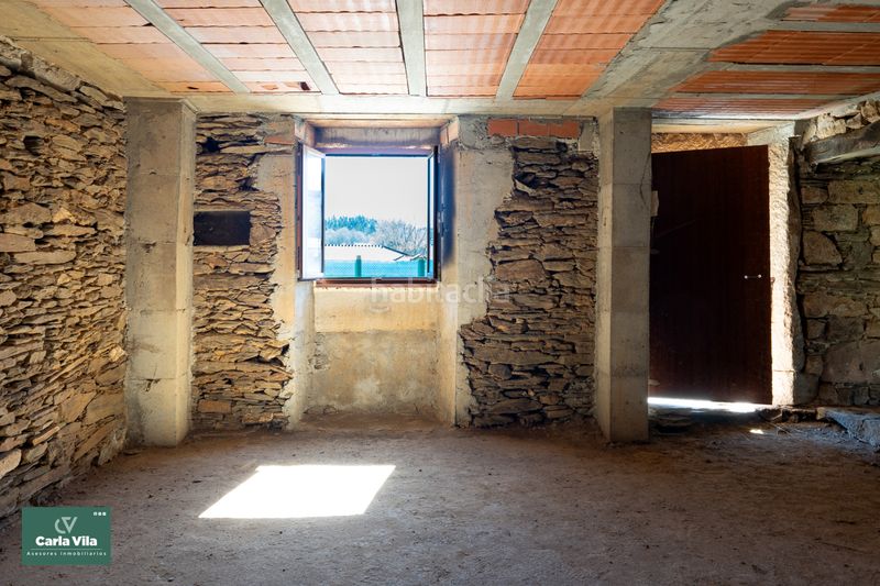 Foto 08eb9971-0794-4837-80a1-f32fa43a20b1. Masia amb xemeneia a Begonte