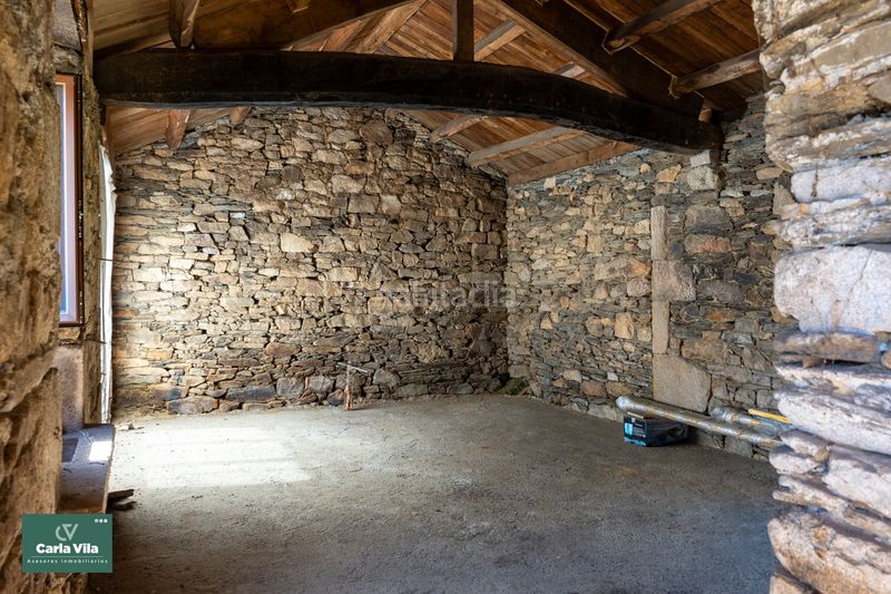 Foto 446800d9-b085-4a96-9e99-2b782222c88f. Masia amb xemeneia a Begonte