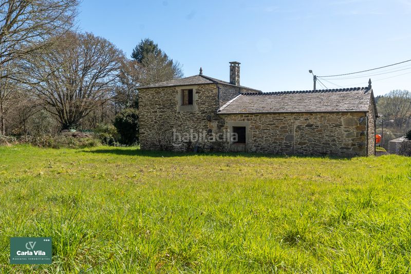 Foto 53e65e10-4fbc-4acf-988f-af1522f42ebd. Masia amb xemeneia a Begonte