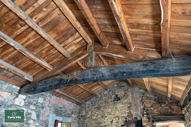 Foto 6001ba43-0051-49e6-8560-d671f668e1d6. Masia amb xemeneia a Begonte