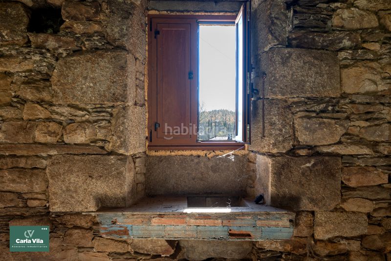 Foto 68ce1a62-6360-4ad6-a6dd-3c62401097c7. Masia amb xemeneia a Begonte