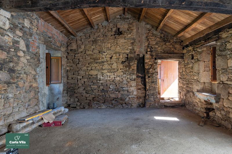 Foto 6de86f7c-b131-4f33-aa3b-6caecf659d33. Masia amb xemeneia a Begonte