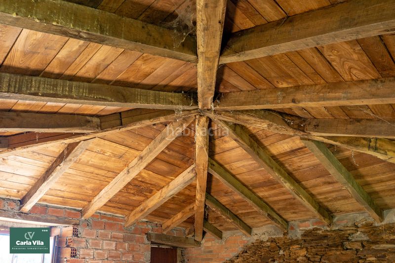 Foto cb78480e-4067-4c59-8c8a-7c07d1296f22. Masia amb xemeneia a Begonte