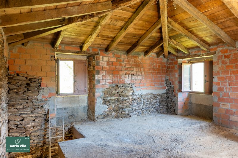 Foto fe207762-ad83-4114-ac06-f49fdb8f9ca0. Masia amb xemeneia a Begonte