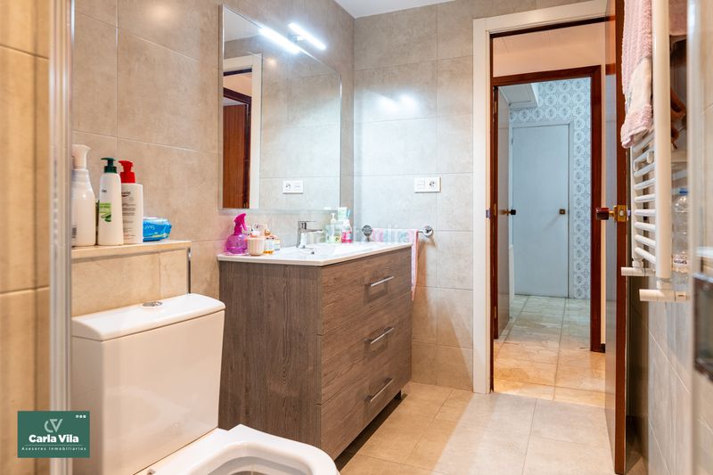 Foto bfc4164f-8c41-457d-8efb-3fca0cd8de18. Piso montero ríos. amplitud y terraza en pleno centro en Lugo