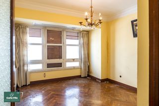 Etagenwohnung  Rúa isaac díaz pardo. Rúa isaac íaz pardo. piso con carácter para reformar en el centr