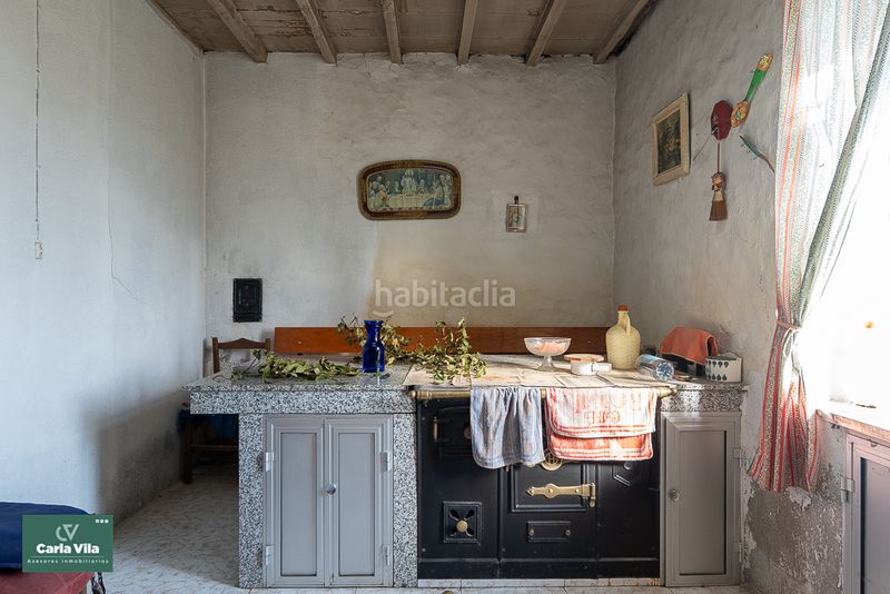 Foto c4fa5d00-7e8a-4b58-bdf0-d23f10573f43. Masia amb xemeneia a Parroquias del Este Lugo
