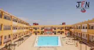 Apartament a Parque Holandés. Amplio piso reformado en urbanización con piscina en parque hola
